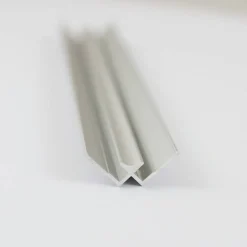 Eck-Verbindungsprofil für 'DecoDesign' Rückwand innen, alu-silber matt 2100 mm