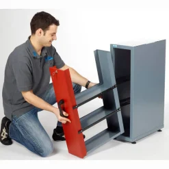 Einbauschrank rot mit Auszug