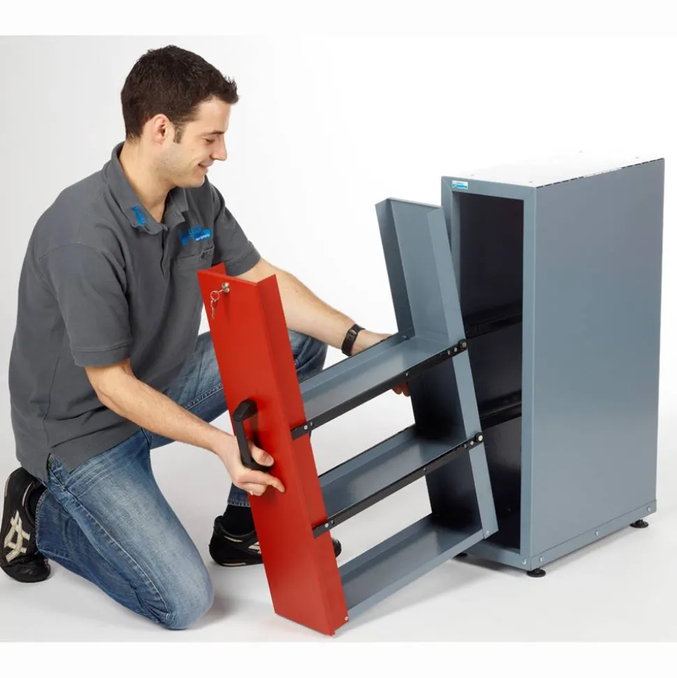 Einbauschrank rot mit Auszug