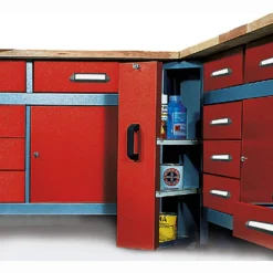 Einbauschrank rot mit Auszug