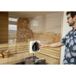 Fensterputzroboter 'RCW 4' mit Wischtuch und Reinigungsmittel