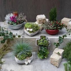 Grab-Arrangement Kreuz bepflanzt, 22 x 15 cm