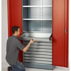 Materialschrank rot